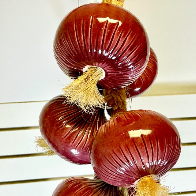 1970s Vintage Boho Chic French Hollywood Regency Majolica Trompe L’Oeil Red Onions - String of 11 For Sale - Image 9 of 13