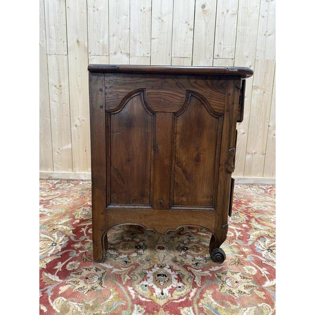 Wood Louis XV Chest of Drawers in Walnut with Carved Shell Handles For Sale - Image 7 of 9