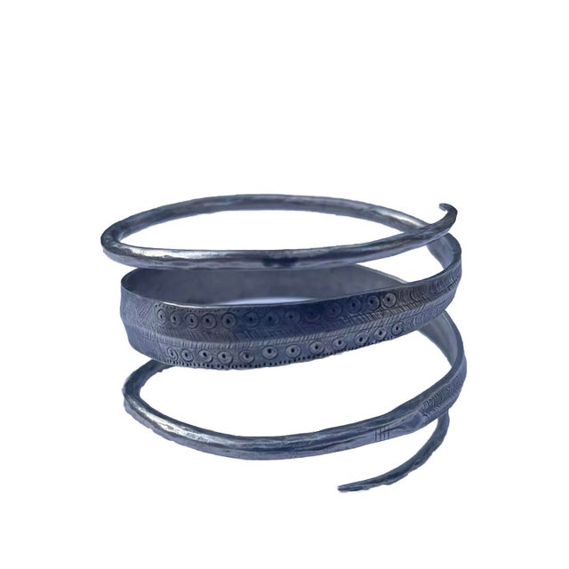 1980s 1980s Hmong Hill Tribe Sterling Silver Triple Wrap Bracelet For Sale - Image 5 of 12