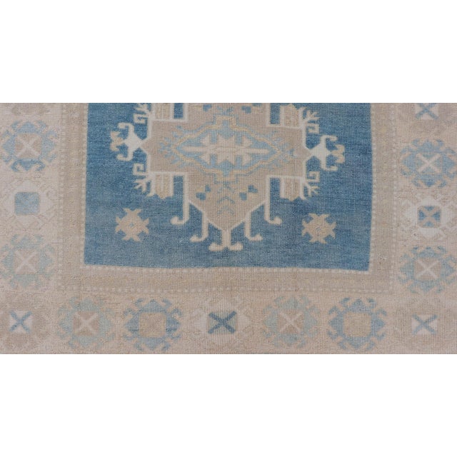 Turkish Oushak Rug With Geometric Medallion Design in Blue and Beige For Sale - Image 4 of 10