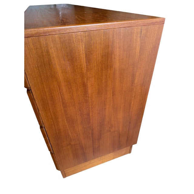 1970s 1970s Danish Teak Long Chest Vitre of Denmark For Sale - Image 5 of 12