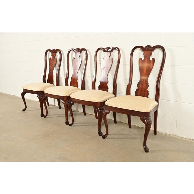 Queen Anne Thomasville Queen Anne Carved Solid Mahogany Dining Chairs, Set of Four For Sale - Image 3 of 13
