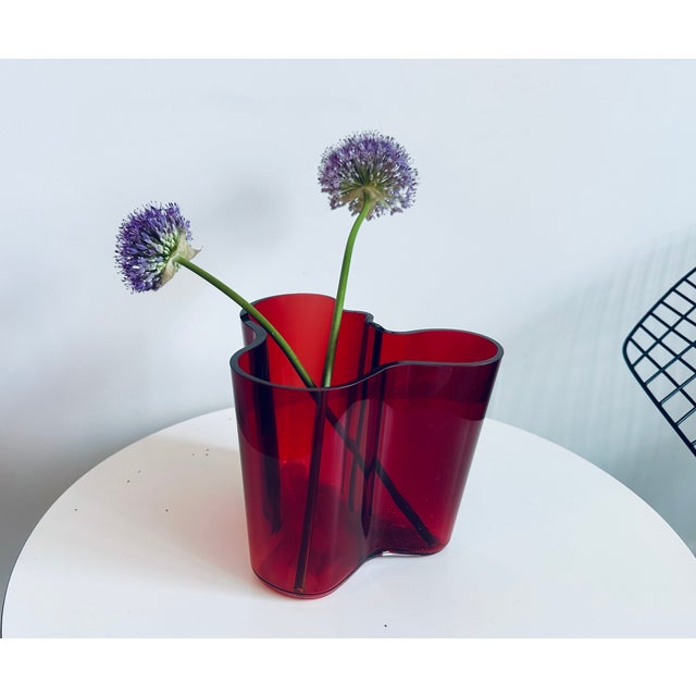 2000 - 2009 Iconic Alvar Aalto Savoy Vase Ruby Red Iittala Finland Scandinavian For Sale - Image 5 of 8