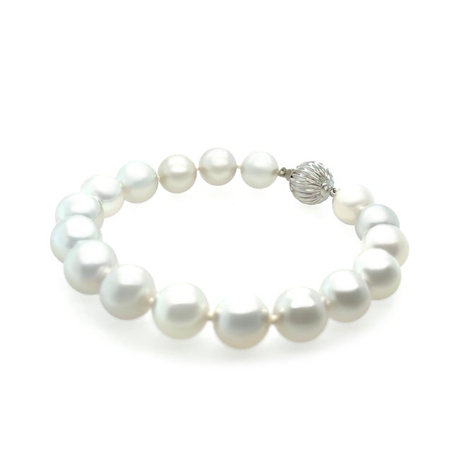 14ct White Gold South Sea Cultured Pearl Knotted Bracelet For Sale - Image 4 of 6