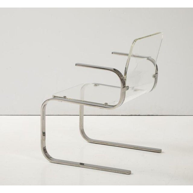 Mid Century Modern Lucite and Chrome Cantilever Armchair, C. 1970. For Sale In Philadelphia - Image 6 of 6