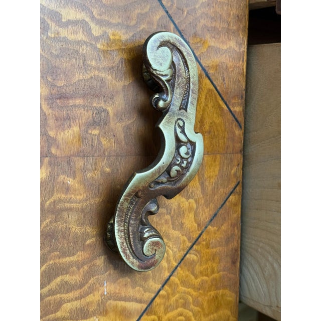 Early 20th Century Pair of Art Deco Side Cabinets or Nightstands in Solid Walnut Burl For Sale - Image 9 of 18