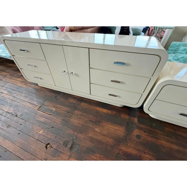 1980s 1980s Light Pink Laminate Waterfall 9 Drawers Dresser For Sale - Image 5 of 7