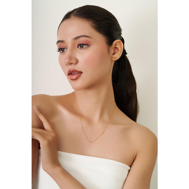 Minimalist Diamond Heart Station Necklace in 14k Yellow Gold Layering Jewelry For Sale - Image 11 of 16