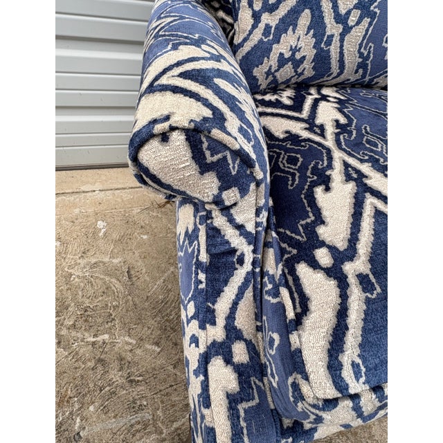 Vintage Pair of Newly Upholstered Cut Velvet Club Chairs. For Sale - Image 4 of 12