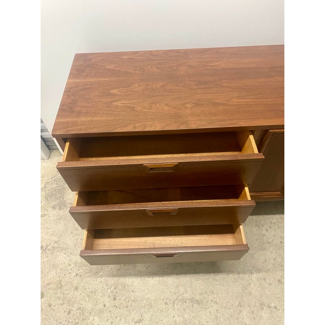 Mid-Century Modern Credenza Attributed to United Furniture . For Sale - Image 10 of 12