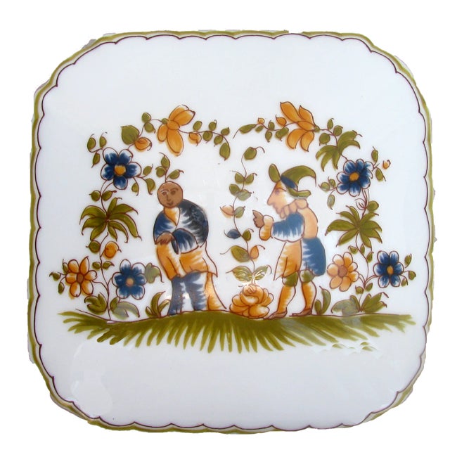 Mid 20th Century Large Quimper Style Limoges Porcelain Trinket / Vanity Box For Sale - Image 5 of 5