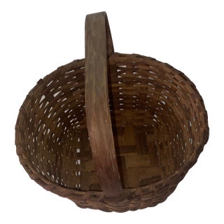 19th Century Traditional Hand-Woven Northeastern American Wood Splint Gathering Basket. For Sale