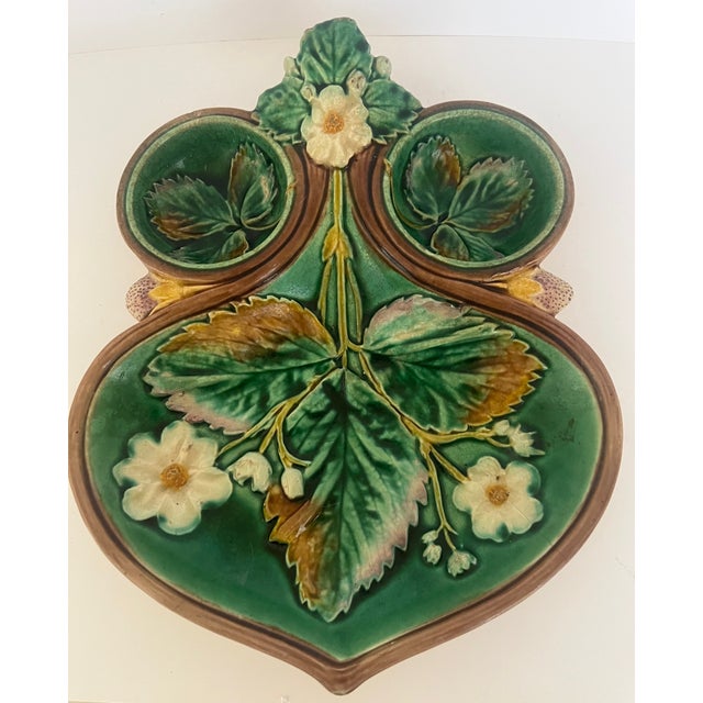 Mid-19th Century Wedgwood Strawberry Server, Hand-Painted Ceramic For Sale - Image 9 of 15