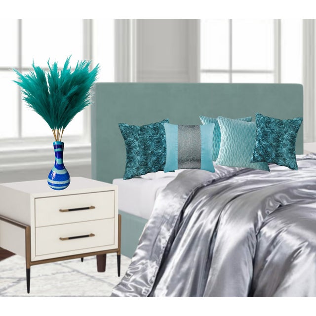 Contemporary Sasaki Blue Net Pattern Art Glass Vase For Sale - Image 3 of 12