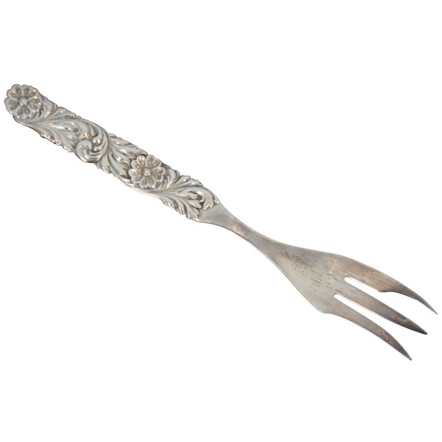 Traditional Antique Shiebler Sterling Silver 925 Meat Serving Fork Daisy 2885 Floral 123g For Sale - Image 3 of 12