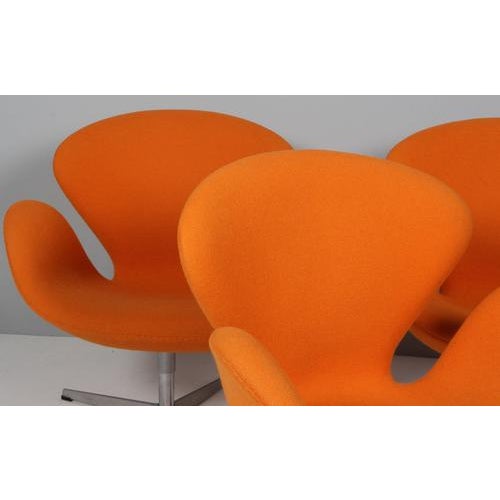 Swan Chair by Arne Jacobsen for Fritz Hansen, 2000s For Sale - Image 3 of 8