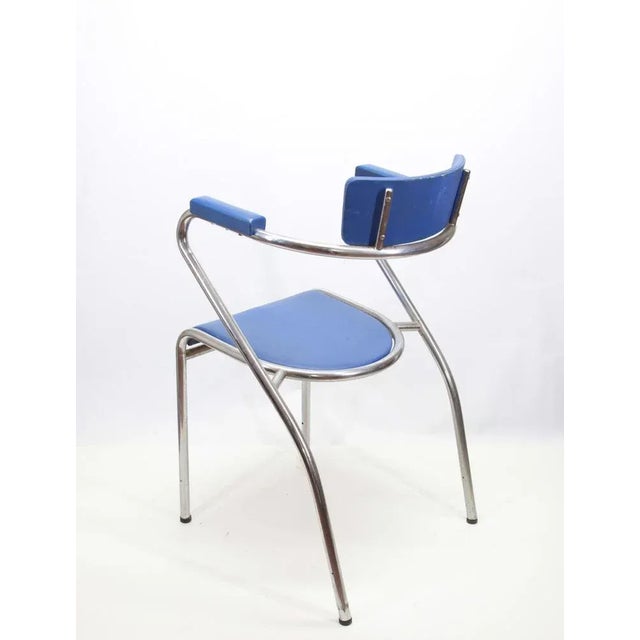Chair with chromed metal armrests and parts in blue -like good state of conservation, Italy 1960