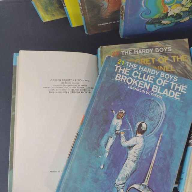 Paper 1960s the Hardy Boys Mystery Stories Collection Blue Gift Set, Series # 21-30 For Sale - Image 7 of 9