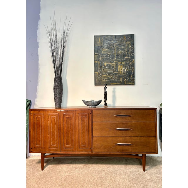 This beautiful console has been professionally restored and is now available for purchase. Broyhill’s Sculptra Collection...