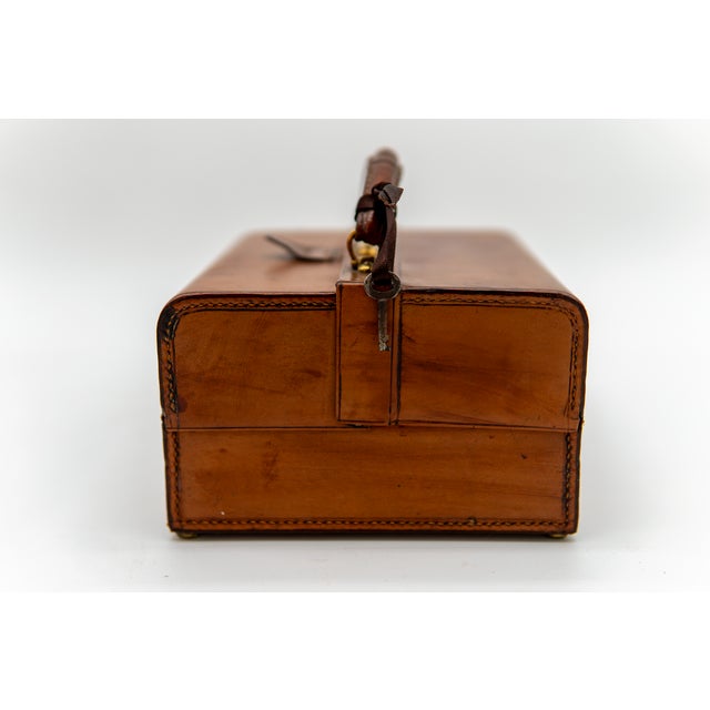 English Jewelry Box in Saddle Brown Leather For Sale In Tampa - Image 6 of 13