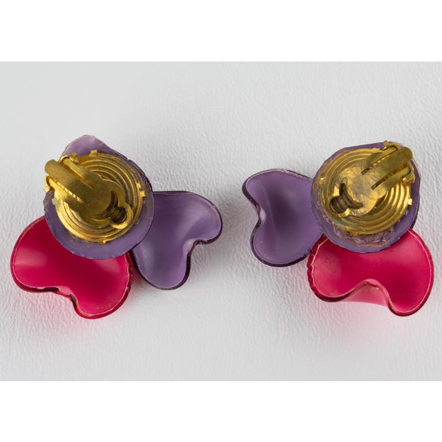 1990s Francoise Montague Lavender and Pink Heart Resin Clip Earrings For Sale - Image 5 of 7
