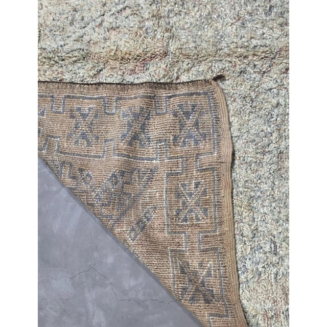 1980s Moroccan Beni Mguild Wool Rug - 10.5 X 6.9 Ft For Sale - Image 5 of 8