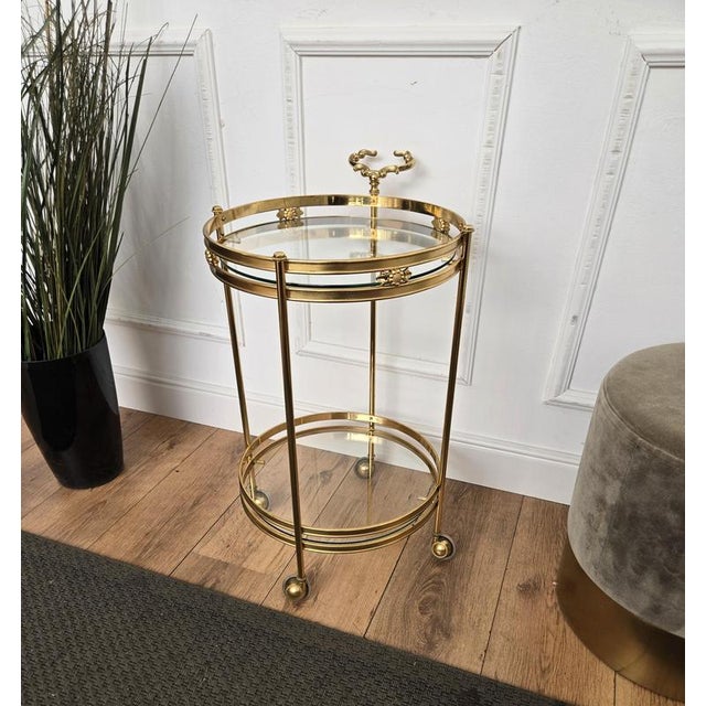 Italian Hollywood Regency Round Two-Tier Brass and Glass Bar Cart from Milo Baughman, 1970s For Sale - Image 6 of 9
