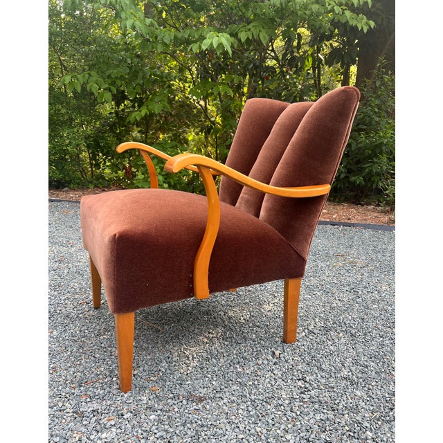 This exceptional 1940s Danish Modern lounge chair offers a masterclass in mid-century Scandinavian silhouette and comfort....