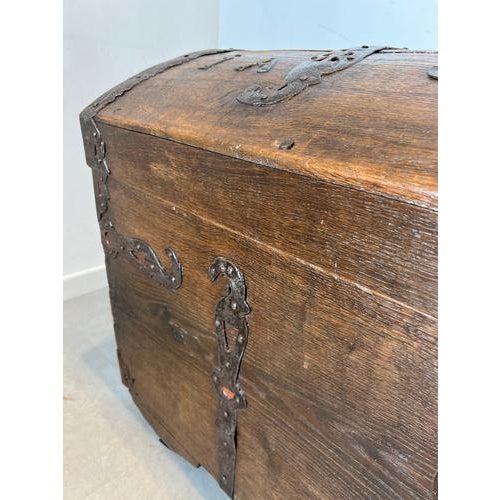 Antique Oak Dome Trunk, 1700s For Sale - Image 4 of 7
