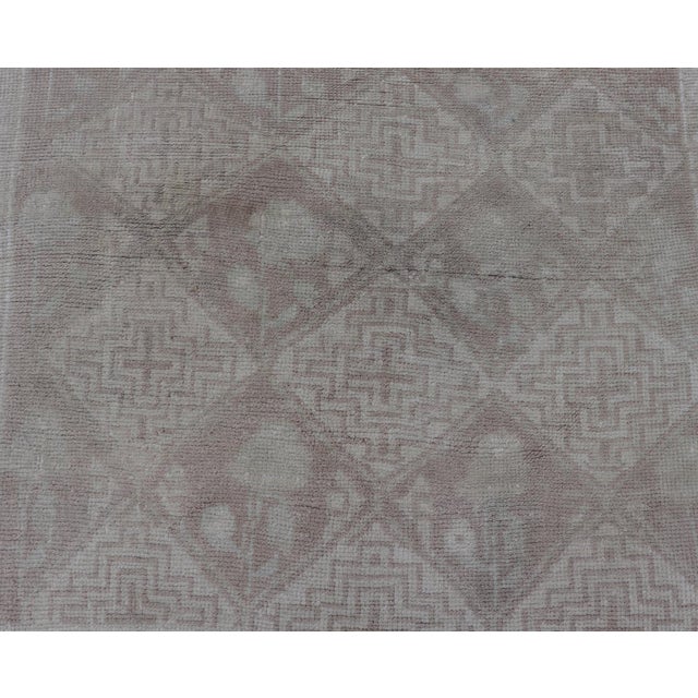Ivory Vintage Turkish Oushak Rug With Subtle Geometric and Floral Motifs 3'2 X 5'6 For Sale - Image 8 of 11