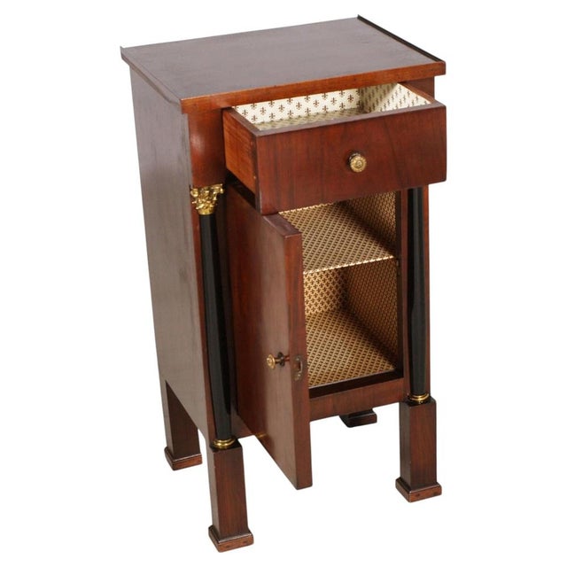 Italian Empire Neoclassical Walnut Bedside Tables from Bassanos Ebanistery, 1920s, Set of 2 For Sale - Image 4 of 9
