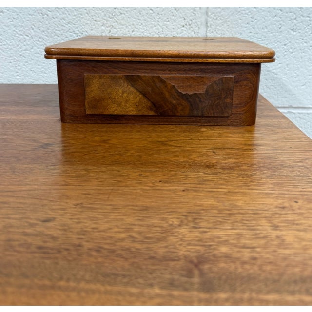 Late 19th Century Antique Abernathy Furniture Co. 19th Century Victorian Walnut Chest of Drawers For Sale - Image 5 of 15