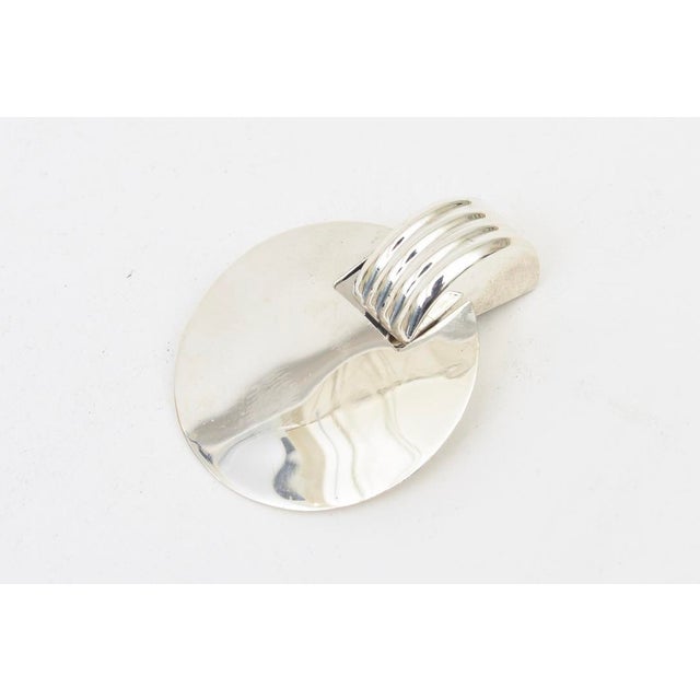 1960s Vintage 1960's Sterling Silver Modernist Dangle Disk Clip on Earrings, A Pair For Sale - Image 5 of 9