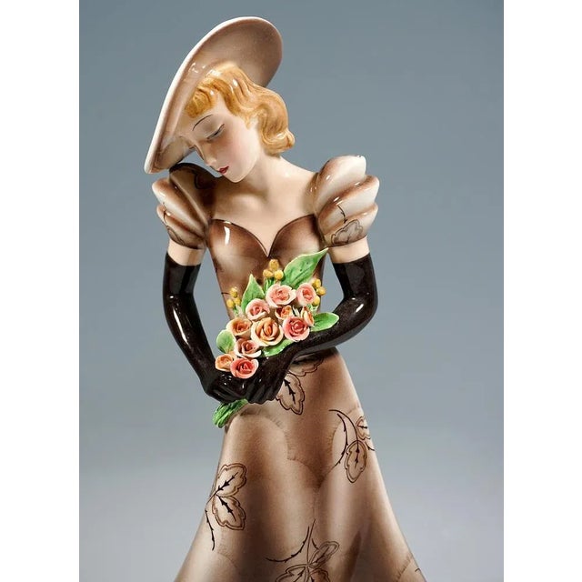 1930s Lady with Wide Hat and Roses by Claire Weiss for Goldscheider Manufactory of Vienna, 1935s For Sale - Image 5 of 7