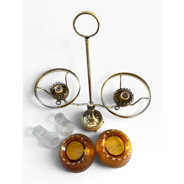 1960s Large Vintage Deena Products Co. #267 Brass Twin-Arm Hurricane Lamp With Amber Hobnail Glass For Sale - Image 5 of 8