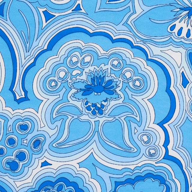 Abstract SAMPLE - Schumacher x Trina Turk Morning Sunrise Print Indoor/Outdoor Fabric In Horizon Blue For Sale - Image 3 of 4