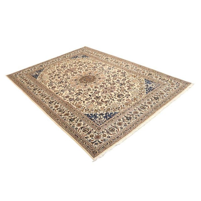 Middle Eastern Rug in Wool and Silk For Sale - Image 6 of 6