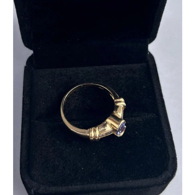 Contemporary Tanzanite & Diamond 14-Karat Yellow-Gold Ring For Sale - Image 3 of 9