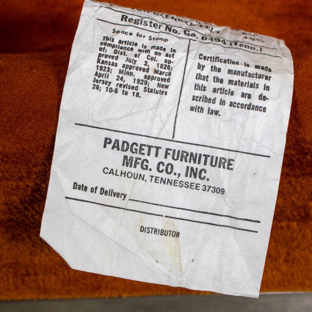 Late 20th Century Modern to Postmodern Low-Slung Loveseat & Chair Set Burnt Orange Velvet & Aluminum Detail For Sale - Image 13 of 18