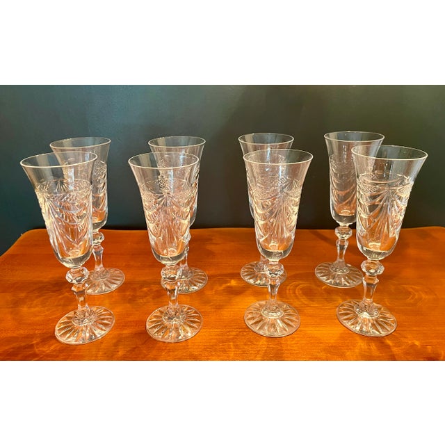 Transparent Mid 20th Century Cristallerie De Lorraine Hand Cut Crystal Champagne Flutes Gerard Pattern- Set of 8 For Sale - Image 8 of 10