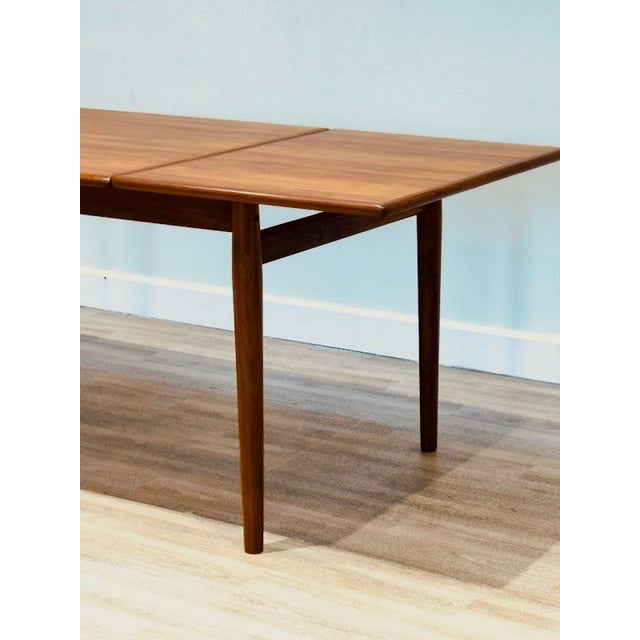 1960s Mid-Century Modern Danish Teak Extending Dining Table by Johannes Andersen for Heals, 1960s For Sale - Image 5 of 17
