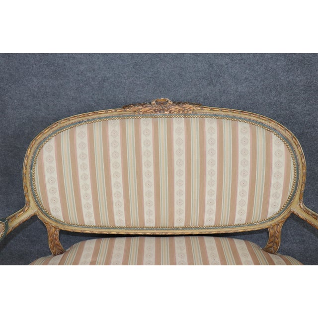 Antique French Louis XVI Style Paint Decorated & Gilt Carved Settee For Sale - Image 4 of 13