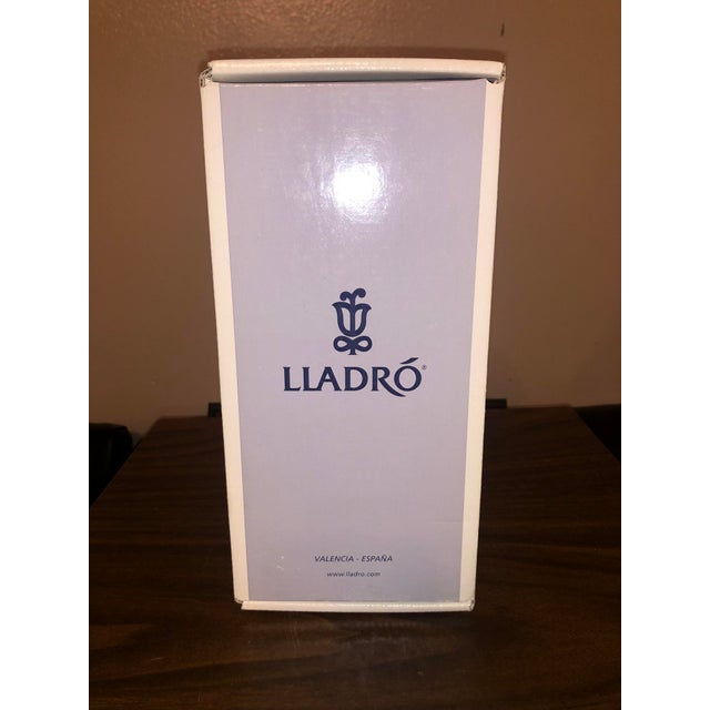 Figurative Vintage Spanish Lladró "Sounds of Love" Porcelain Angel Bell Figurine (#06474) – In Original Box For Sale - Image 3 of 11