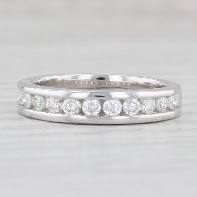 Gemstone Information: - Natural Diamonds - Total Carats - 0.50ctw Cut - Round Brilliant Color - G - H Clarity - SI1 - SI2...
