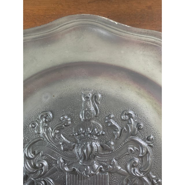 English Mid-Century French Les Etains Du Prince Pewter Leuven Heraldic Wall Plate For Sale - Image 3 of 8