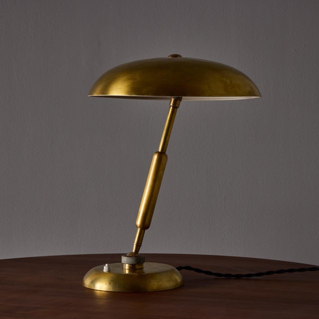 1940s Giovanni Michelucci Patinated Brass Adjustable Banker Lamp for Lariolux For Sale - Image 10 of 18
