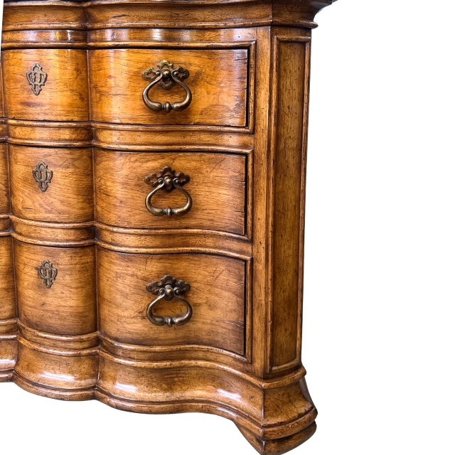 Brown 1980 French Louis XV Style Marble Top 3-Drawer Serpentine Nightstands / Commodes by Thomasville - Pair For Sale - Image 8 of 17