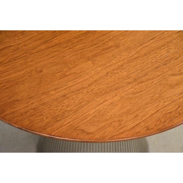 Knoll 1960s Warren Platner for Knoll Walnut 24” Round End Table For Sale - Image 4 of 6
