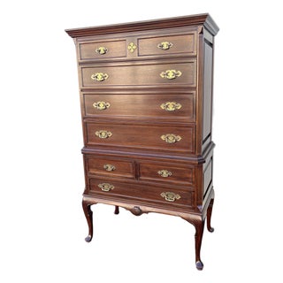 1980s Davis Cabinet Co Queen Anne Cherry Flat Top Highboy Chest of Drawers For Sale
