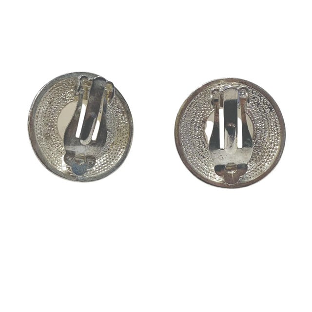 1950s Vintage Faux Pearl Earrings Round Shape Rhinestones Clip on White Gold Tone For Sale - Image 5 of 5